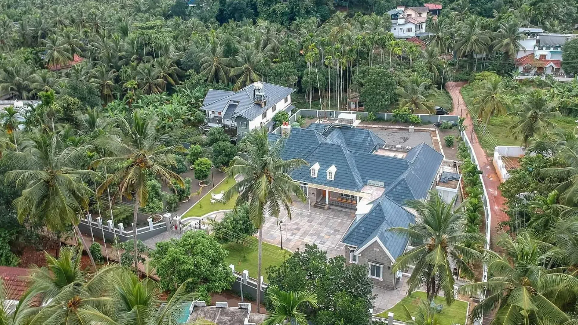Stayvista At The Stone Villa With Basketball Court Kozhikode